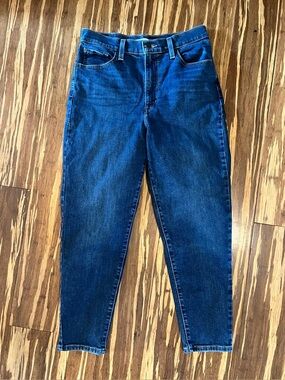 Levi’s High Waisted Mom Jean Size 29